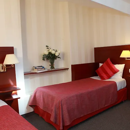 Espace Champerret מלון