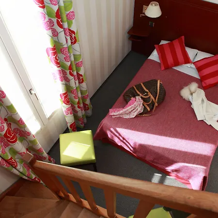 Espace Champerret 3* לוולואה פרה