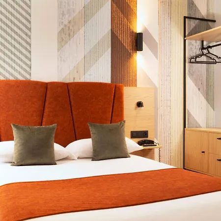 Espace Champerret 3* לוולואה פרה