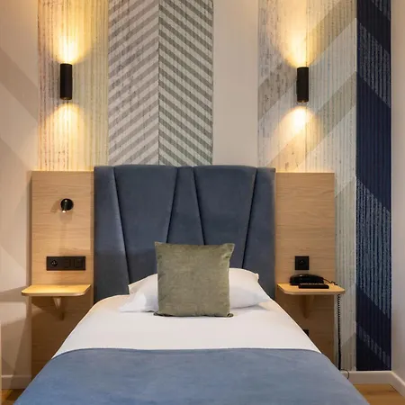 Espace Champerret מלון 3*