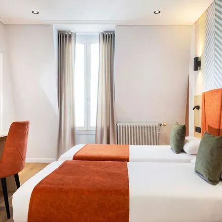 Espace Champerret 3* לוולואה פרה