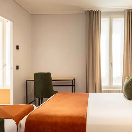 Espace Champerret מלון