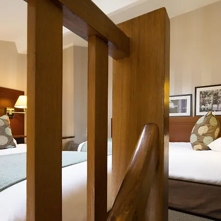 Espace Champerret 3* לוולואה פרה