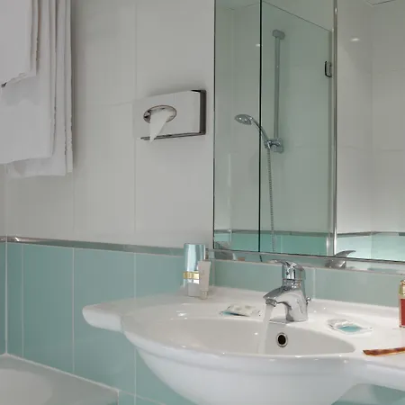 Espace Champerret 3*