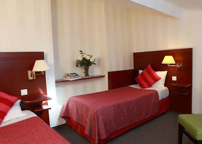 Espace Champerret מלון