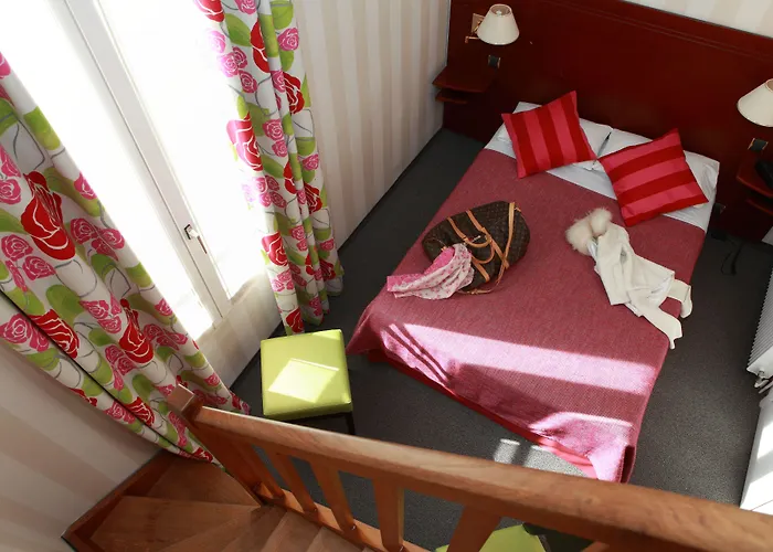 Espace Champerret 3* לוולואה פרה