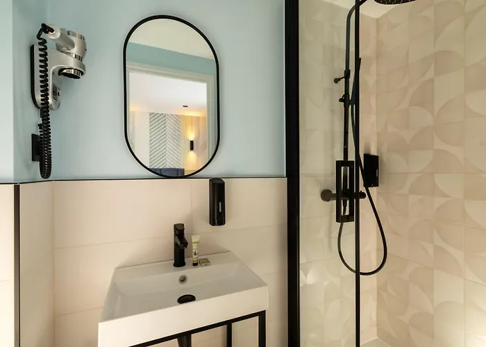 Espace Champerret מלון 3*