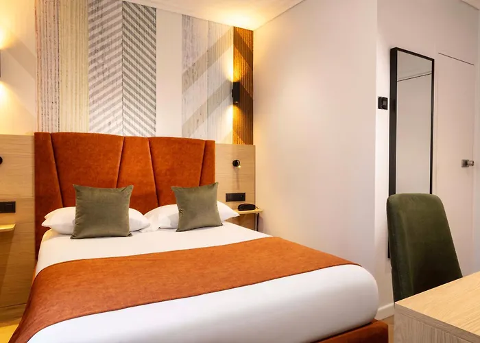 Otel Espace Champerret 3*