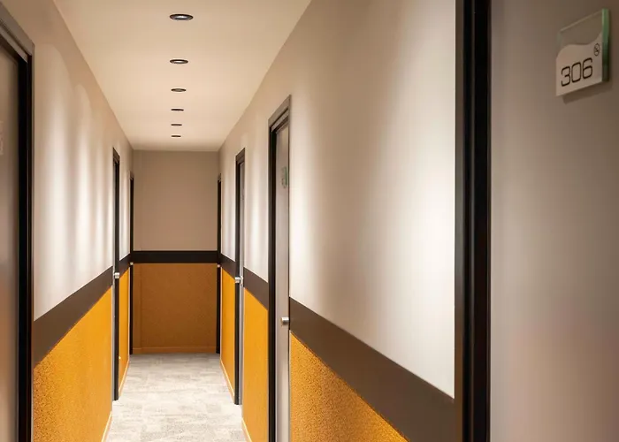 Espace Champerret מלון