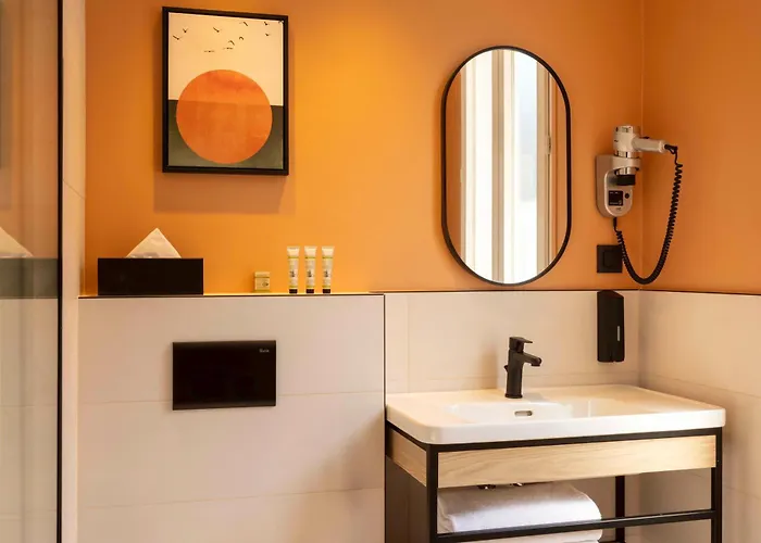 מלון Espace Champerret 3*