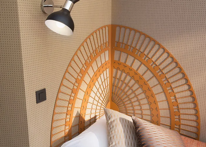 Espace Champerret 3* לוולואה פרה