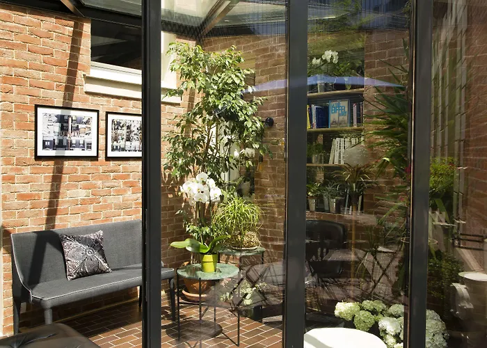 Espace Champerret מלון