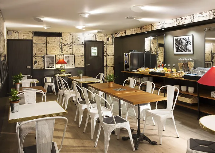 Espace Champerret מלון 3*